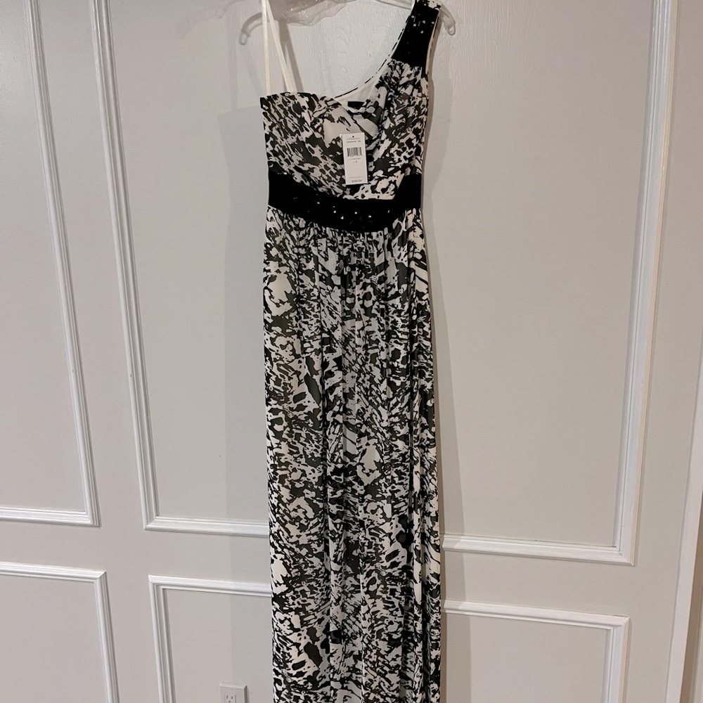 MaxandCleo long one shoulder formal dress in black and white, size 2